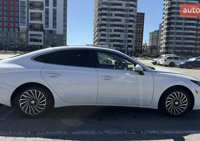 Белый Хендай Соната, объемом двигателя 2 л и пробегом 70 тыс. км за 26900 $, фото 6 на Automoto.ua