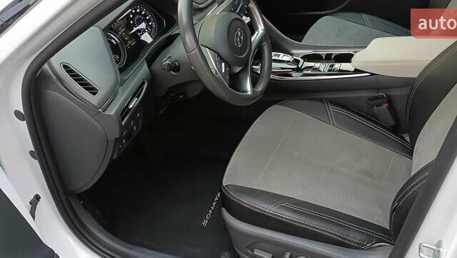 Білий Хендай Соната, об'ємом двигуна 2 л та пробігом 43 тис. км за 23550 $, фото 28 на Automoto.ua