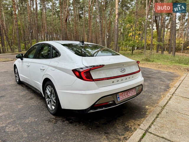 Білий Хендай Соната, об'ємом двигуна 2.5 л та пробігом 95 тис. км за 17500 $, фото 3 на Automoto.ua