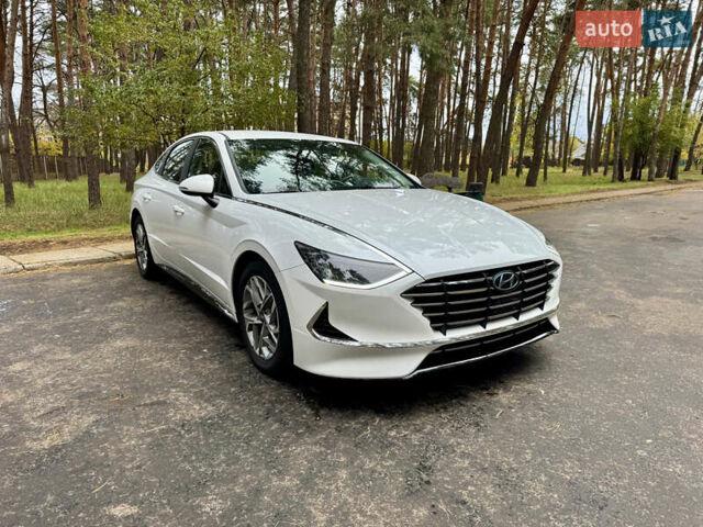 Білий Хендай Соната, об'ємом двигуна 2.5 л та пробігом 95 тис. км за 17500 $, фото 2 на Automoto.ua