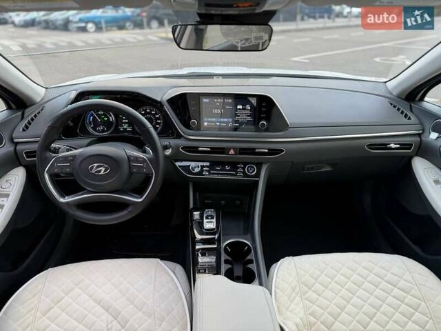 Белый Хендай Соната, объемом двигателя 2 л и пробегом 2 тыс. км за 24490 $, фото 25 на Automoto.ua