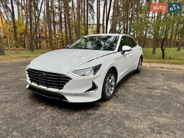 Білий Хендай Соната, об'ємом двигуна 2.5 л та пробігом 95 тис. км за 17500 $, фото 9 на Automoto.ua