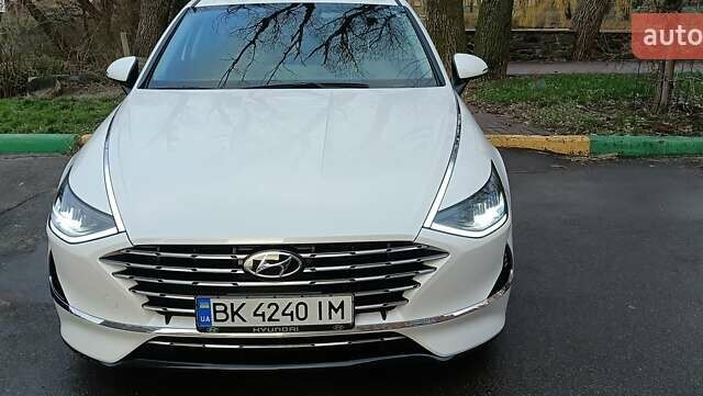 Білий Хендай Соната, об'ємом двигуна 2 л та пробігом 43 тис. км за 23550 $, фото 12 на Automoto.ua