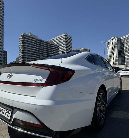 Белый Хендай Соната, объемом двигателя 2 л и пробегом 70 тыс. км за 26900 $, фото 7 на Automoto.ua