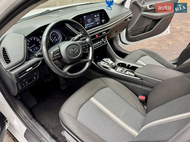 Білий Хендай Соната, об'ємом двигуна 2.5 л та пробігом 95 тис. км за 17500 $, фото 13 на Automoto.ua