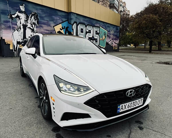 Білий Хендай Соната, об'ємом двигуна 1.6 л та пробігом 55 тис. км за 21400 $, фото 1 на Automoto.ua