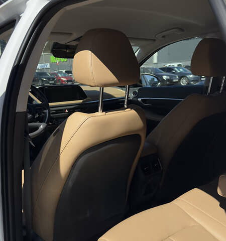 Белый Хендай Соната, объемом двигателя 2 л и пробегом 70 тыс. км за 26900 $, фото 16 на Automoto.ua