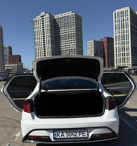 Белый Хендай Соната, объемом двигателя 2 л и пробегом 70 тыс. км за 26900 $, фото 38 на Automoto.ua