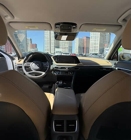 Белый Хендай Соната, объемом двигателя 2 л и пробегом 70 тыс. км за 26900 $, фото 15 на Automoto.ua