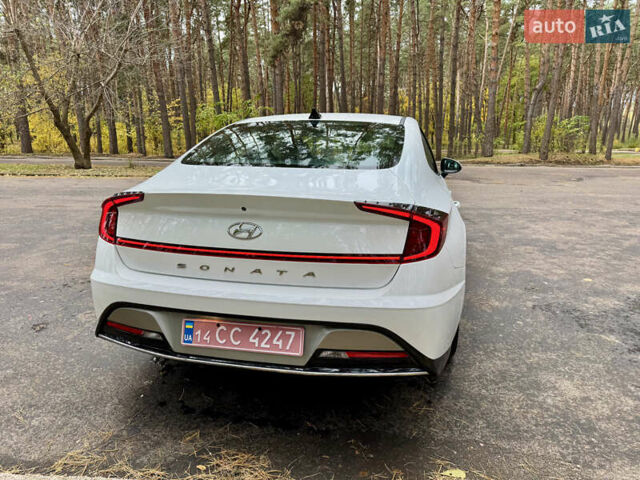 Білий Хендай Соната, об'ємом двигуна 2.5 л та пробігом 95 тис. км за 17500 $, фото 6 на Automoto.ua