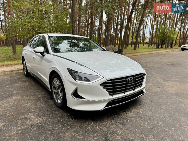 Білий Хендай Соната, об'ємом двигуна 2.5 л та пробігом 95 тис. км за 17500 $, фото 11 на Automoto.ua