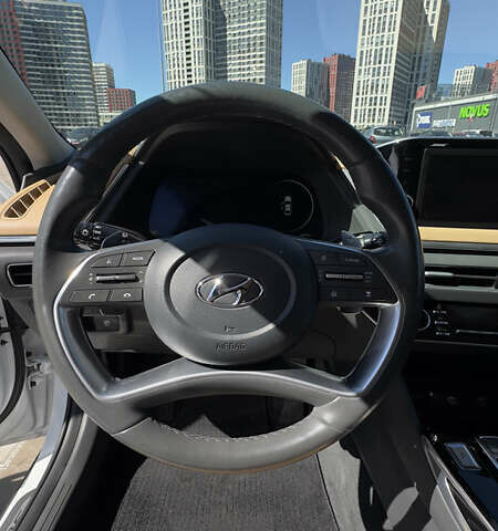 Белый Хендай Соната, объемом двигателя 2 л и пробегом 70 тыс. км за 26900 $, фото 13 на Automoto.ua