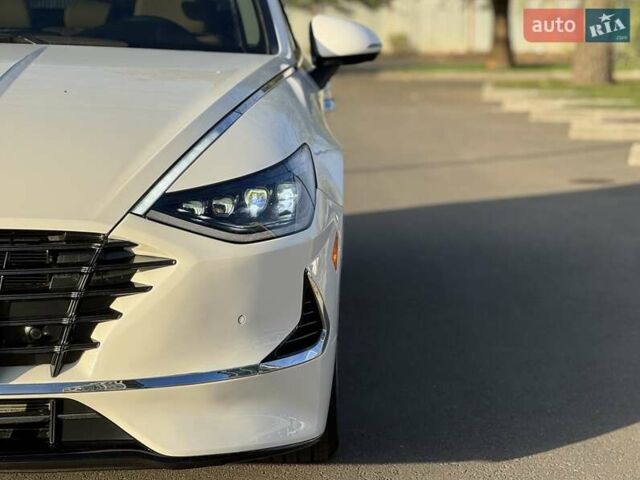 Белый Хендай Соната, объемом двигателя 2 л и пробегом 26 тыс. км за 25000 $, фото 8 на Automoto.ua