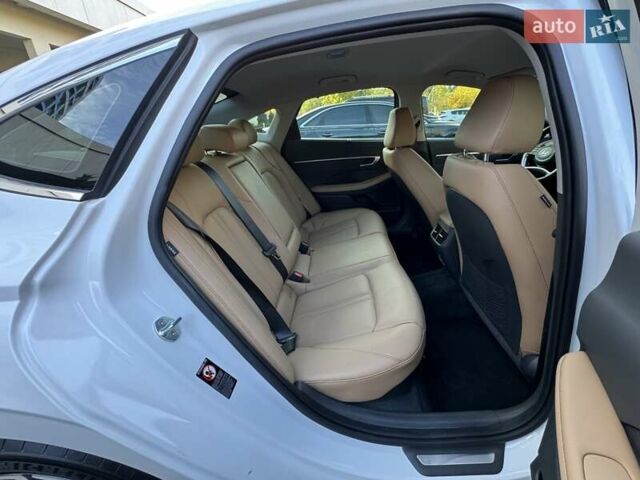 Белый Хендай Соната, объемом двигателя 2 л и пробегом 26 тыс. км за 25000 $, фото 62 на Automoto.ua