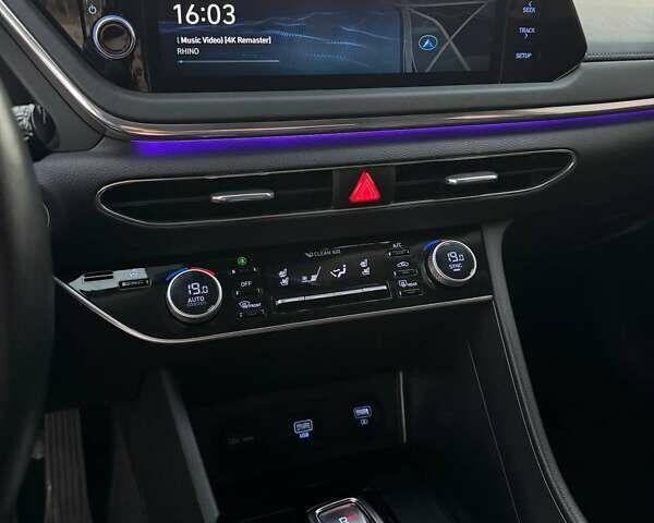 Белый Хендай Соната, объемом двигателя 2 л и пробегом 115 тыс. км за 20000 $, фото 10 на Automoto.ua