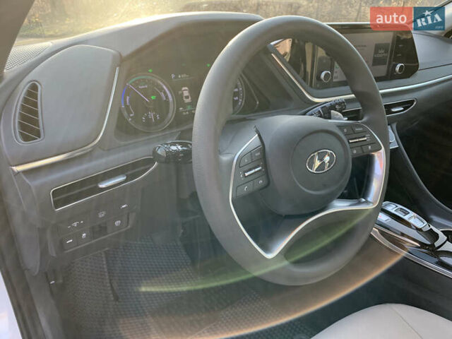 Белый Хендай Соната, объемом двигателя 2 л и пробегом 20 тыс. км за 27800 $, фото 49 на Automoto.ua