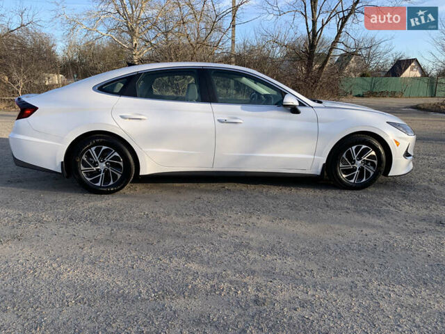 Белый Хендай Соната, объемом двигателя 2 л и пробегом 20 тыс. км за 27800 $, фото 9 на Automoto.ua