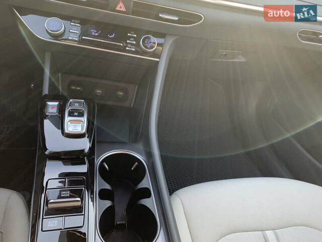 Белый Хендай Соната, объемом двигателя 2 л и пробегом 20 тыс. км за 27800 $, фото 58 на Automoto.ua