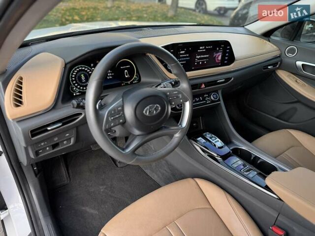 Белый Хендай Соната, объемом двигателя 2 л и пробегом 26 тыс. км за 25000 $, фото 16 на Automoto.ua