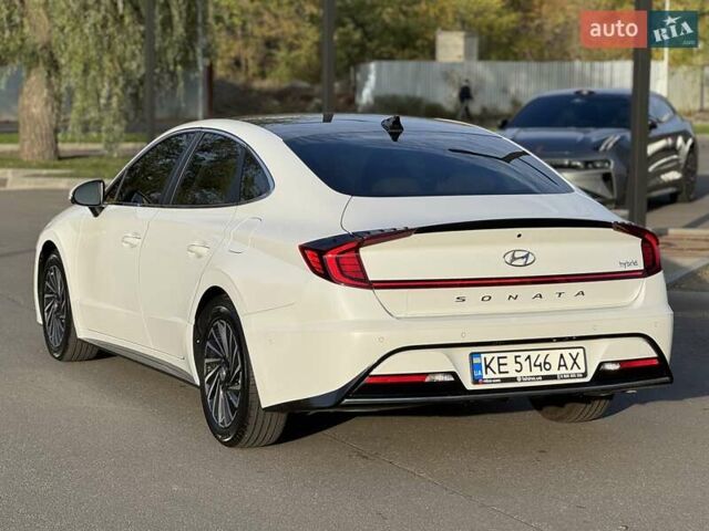 Белый Хендай Соната, объемом двигателя 2 л и пробегом 26 тыс. км за 25000 $, фото 2 на Automoto.ua