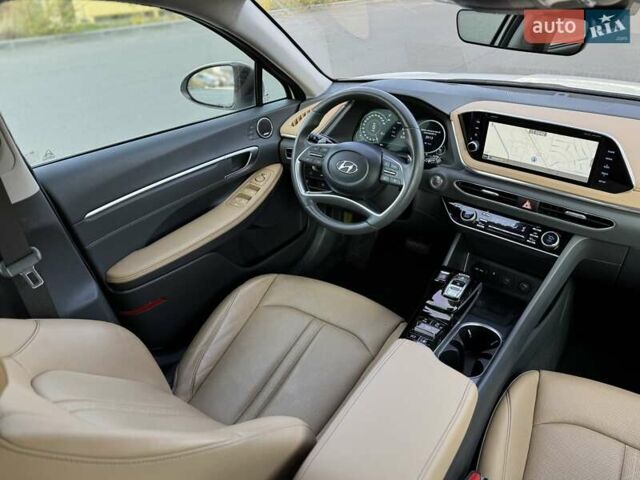 Белый Хендай Соната, объемом двигателя 2 л и пробегом 26 тыс. км за 25000 $, фото 23 на Automoto.ua