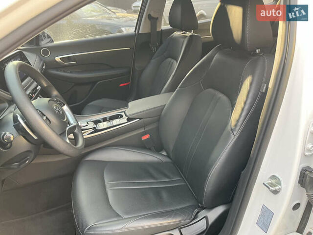 Белый Хендай Соната, объемом двигателя 2 л и пробегом 121 тыс. км за 19700 $, фото 10 на Automoto.ua