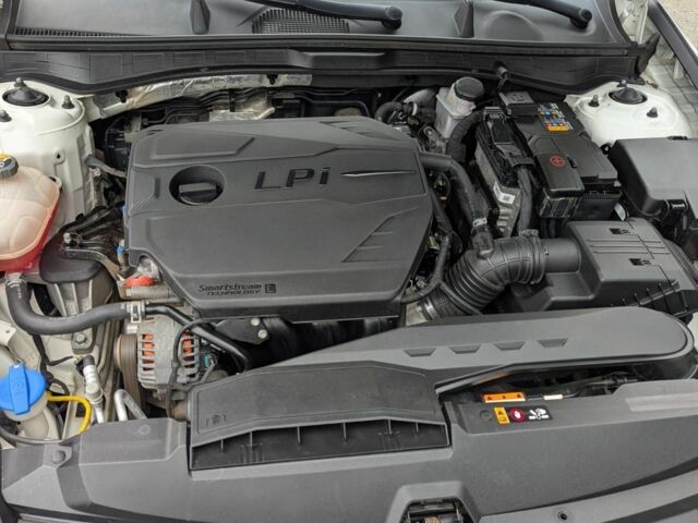 Белый Хендай Соната, объемом двигателя 2 л и пробегом 121 тыс. км за 19900 $, фото 11 на Automoto.ua