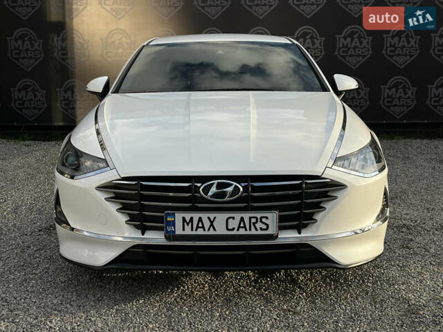 Белый Хендай Соната, объемом двигателя 2 л и пробегом 121 тыс. км за 19700 $, фото 1 на Automoto.ua