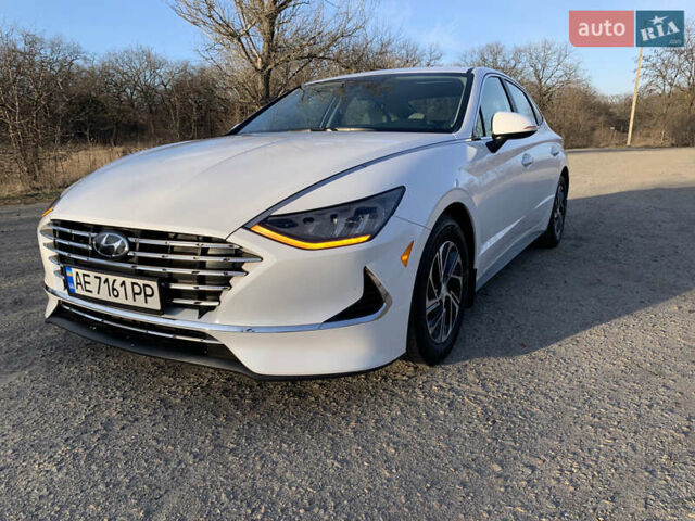 Белый Хендай Соната, объемом двигателя 2 л и пробегом 20 тыс. км за 27800 $, фото 10 на Automoto.ua
