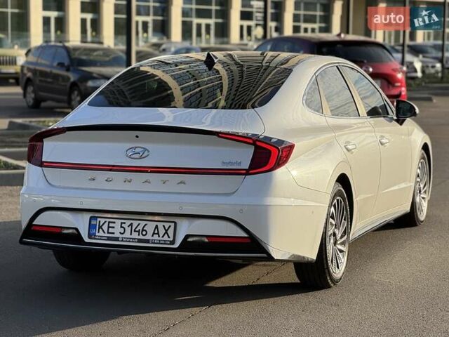 Белый Хендай Соната, объемом двигателя 2 л и пробегом 26 тыс. км за 25000 $, фото 3 на Automoto.ua