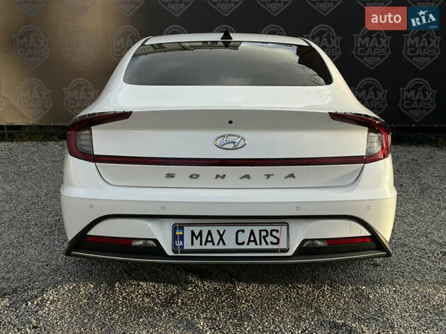 Белый Хендай Соната, объемом двигателя 2 л и пробегом 121 тыс. км за 19700 $, фото 5 на Automoto.ua