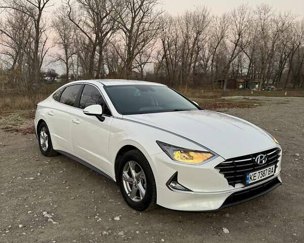Белый Хендай Соната, объемом двигателя 2 л и пробегом 115 тыс. км за 20000 $, фото 8 на Automoto.ua