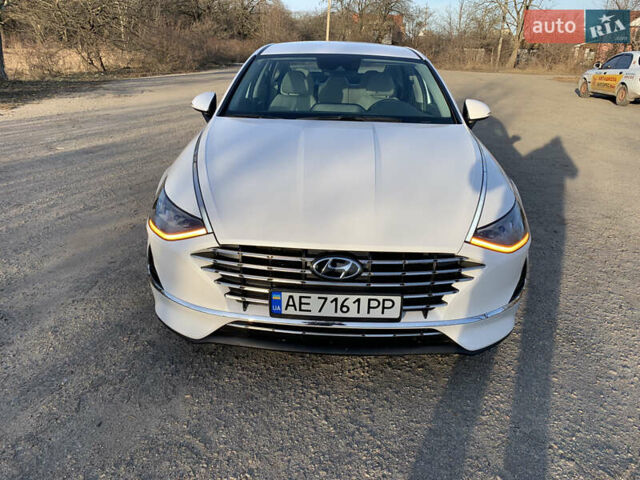 Белый Хендай Соната, объемом двигателя 2 л и пробегом 20 тыс. км за 27800 $, фото 12 на Automoto.ua