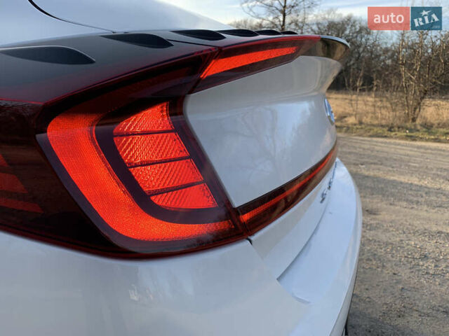 Белый Хендай Соната, объемом двигателя 2 л и пробегом 20 тыс. км за 27800 $, фото 24 на Automoto.ua