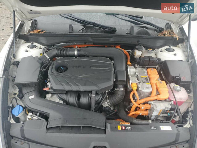 Білий Хендай Соната, об'ємом двигуна 2.5 л та пробігом 35 тис. км за 18000 $, фото 9 на Automoto.ua