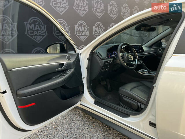 Белый Хендай Соната, объемом двигателя 2 л и пробегом 121 тыс. км за 19700 $, фото 11 на Automoto.ua