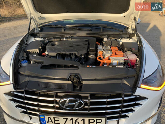 Белый Хендай Соната, объемом двигателя 2 л и пробегом 20 тыс. км за 27800 $, фото 29 на Automoto.ua