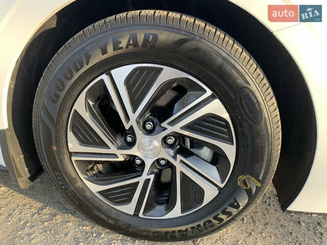 Белый Хендай Соната, объемом двигателя 2 л и пробегом 20 тыс. км за 27800 $, фото 21 на Automoto.ua