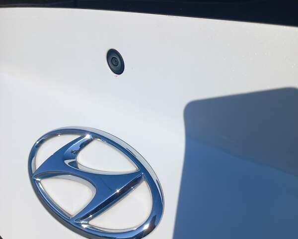 Белый Хендай Соната, объемом двигателя 2 л и пробегом 80 тыс. км за 21500 $, фото 25 на Automoto.ua