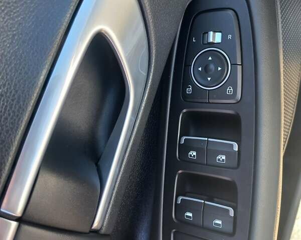 Белый Хендай Соната, объемом двигателя 2 л и пробегом 80 тыс. км за 21500 $, фото 10 на Automoto.ua