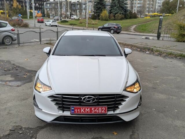 Белый Хендай Соната, объемом двигателя 2 л и пробегом 121 тыс. км за 19900 $, фото 3 на Automoto.ua