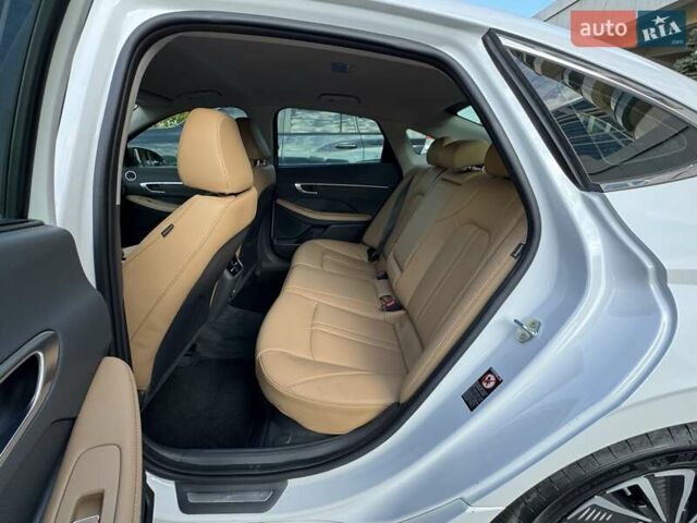 Белый Хендай Соната, объемом двигателя 2 л и пробегом 26 тыс. км за 25000 $, фото 61 на Automoto.ua