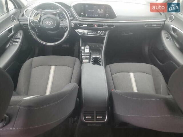 Білий Хендай Соната, об'ємом двигуна 2.5 л та пробігом 35 тис. км за 18000 $, фото 7 на Automoto.ua