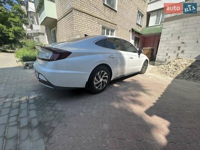 Белый Хендай Соната, объемом двигателя 2 л и пробегом 20 тыс. км за 27800 $, фото 6 на Automoto.ua