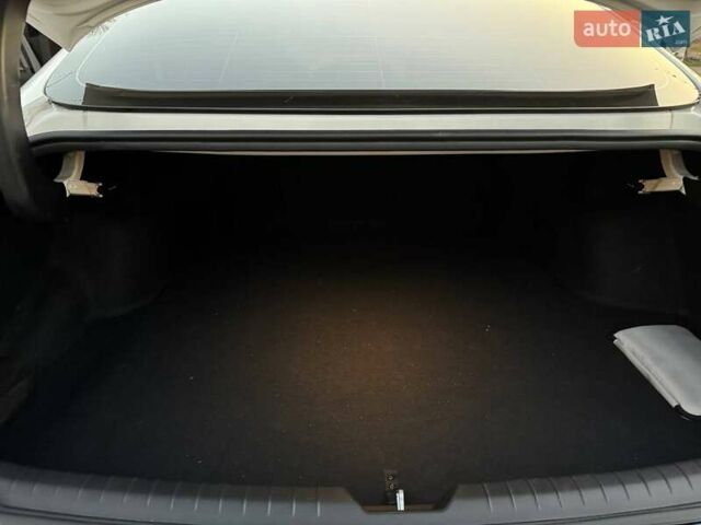 Белый Хендай Соната, объемом двигателя 2 л и пробегом 115 тыс. км за 20000 $, фото 13 на Automoto.ua