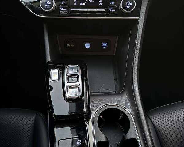 Белый Хендай Соната, объемом двигателя 2 л и пробегом 115 тыс. км за 20000 $, фото 12 на Automoto.ua