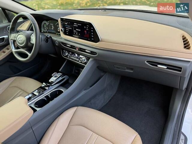 Белый Хендай Соната, объемом двигателя 2 л и пробегом 26 тыс. км за 25000 $, фото 19 на Automoto.ua