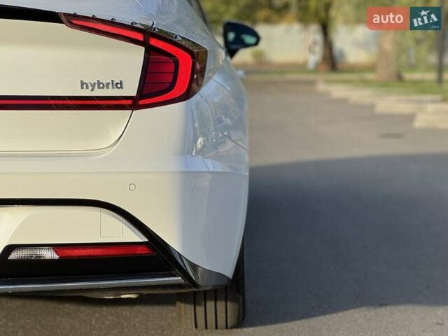 Белый Хендай Соната, объемом двигателя 2 л и пробегом 26 тыс. км за 25000 $, фото 9 на Automoto.ua