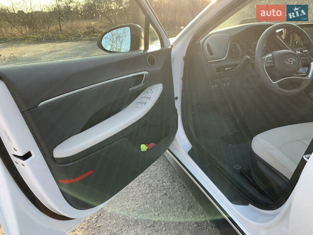 Белый Хендай Соната, объемом двигателя 2 л и пробегом 20 тыс. км за 27800 $, фото 53 на Automoto.ua