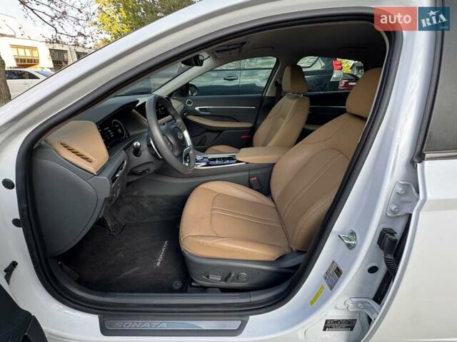 Белый Хендай Соната, объемом двигателя 2 л и пробегом 26 тыс. км за 25000 $, фото 15 на Automoto.ua